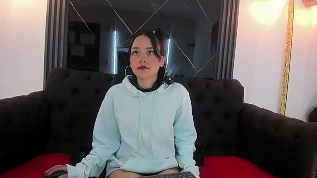 IvyyEmerald online show from 02.11.26