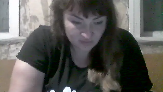 Snapshot of AllinaKis chatting on 06.15.26 AllinaKis online show from 06.15.26