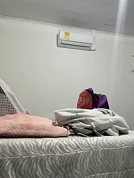 Snapshot of KathiaJenner chatting on 02.28.26 KathiaJenner online show from 02.28.26