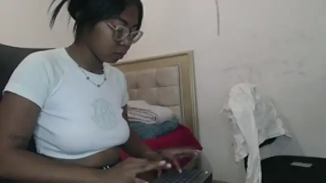 Snapshot of girl_sexy27 chatting on 02.28.26 girl sexy27 online show from 02.28.26