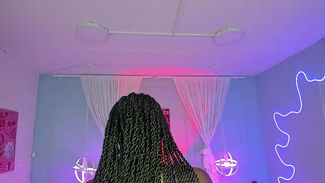 Snapshot of naomi_campell chatting on 02.16.26 naomi campell online show from 02.16.26