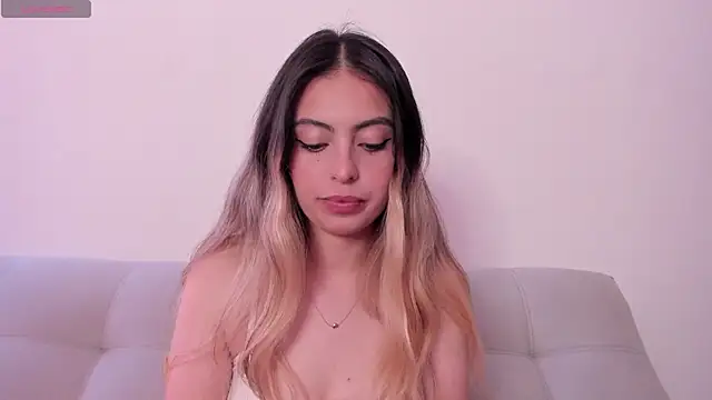 Snapshot of Fernanda_aaaa chatting on 05.20.26 Fernanda aaaa online show from 05.20.26