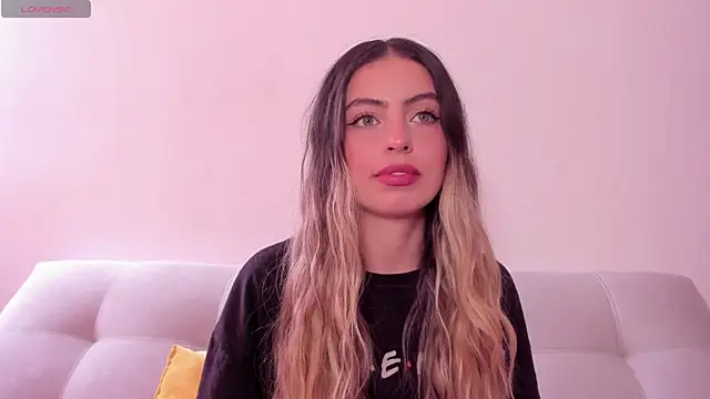 Snapshot of Fernanda_aaaa chatting on 07.17.26 Fernanda aaaa online show from 07.17.26