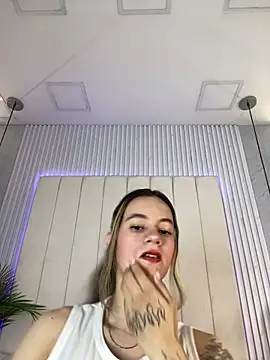 Snapshot of JuliaColemann chatting on 03.14.26 JuliaColemann online show from 03.14.26