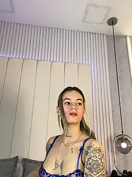 Snapshot of JuliaColemann chatting on 03.18.26 JuliaColemann online show from 03.18.26