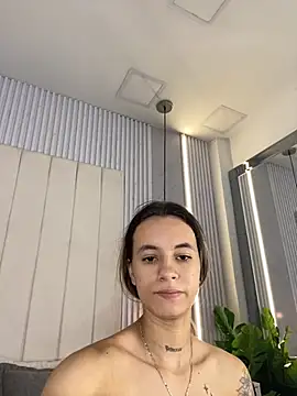 Snapshot of JuliaColemann chatting on 05.09.26 JuliaColemann online show from 05.09.26