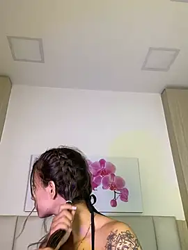 Snapshot of JuliaColemann chatting on 05.27.26 JuliaColemann online show from 05.27.26