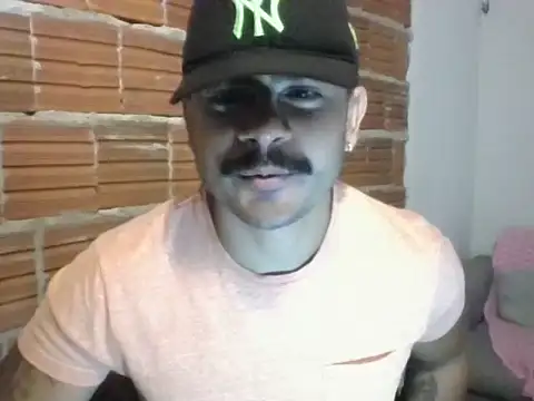 Snapshot of moreno18rn chatting on 04.10.26 moreno18rn online show from 04.10.26