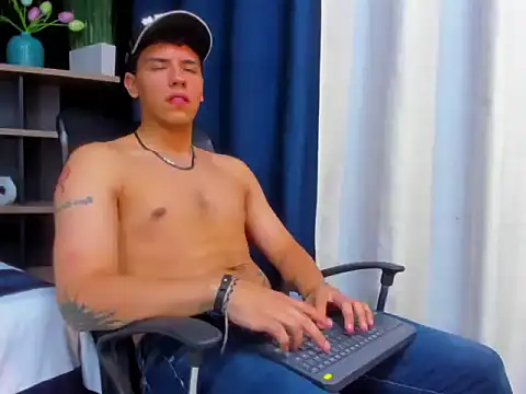 Snapshot of Tobias_Vega chatting on 02.15.26 Tobias Vega online show from 02.15.26