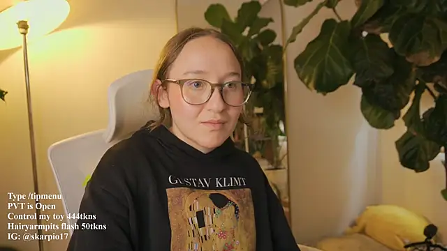 Scarlett NoirMuse online show from 04.15.26