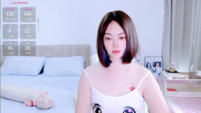 Snapshot of 10ve1y chatting on 06.17.26 10ve1y online show from 06.17.26