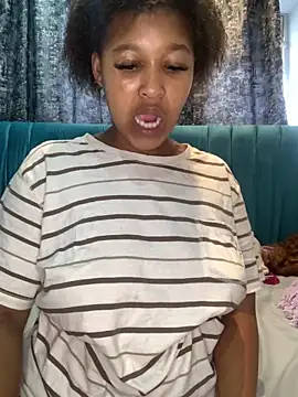 Snapshot of feliciahun chatting on 02.14.26 feliciahun online show from 02.14.26