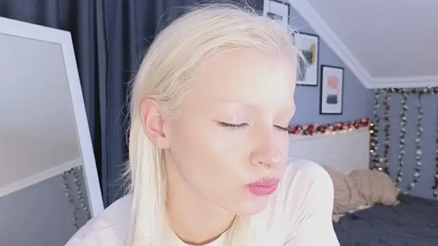 Naomi Demio online show from 04.11.26