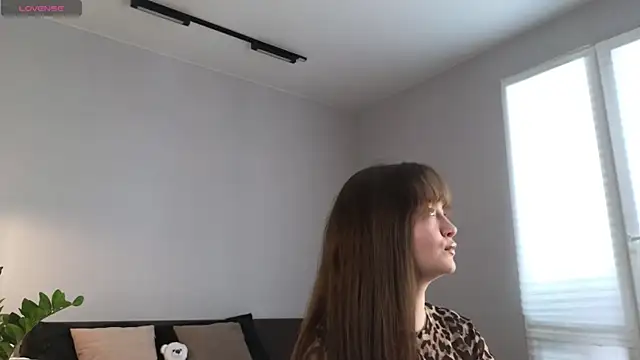 MillaKowal online show from 04.11.26