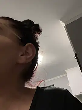 Snapshot of HiddendesireXO01 chatting on 02.12.26 HiddendesireXO01 online show from 02.12.26