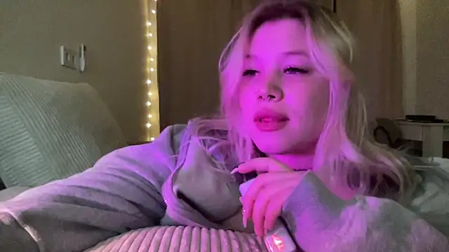 Snapshot of Lulu_Di chatting on 03.25.26 Lulu Di online show from 03.25.26