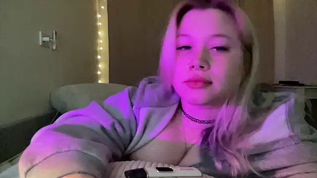 Snapshot of Lulu_Di chatting on 03.26.26 Lulu Di online show from 03.26.26