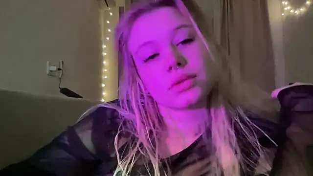 Snapshot of Lulu_Di chatting on 04.02.26 Lulu Di online show from 04.02.26