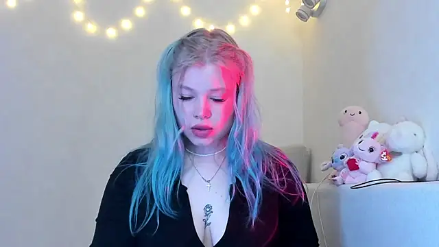 Snapshot of Lulu_Di chatting on 05.17.26 Lulu Di online show from 05.17.26