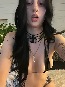 Snapshot of bellaxlauren chatting on 07.17.26 bellaxlauren online show from 07.17.26