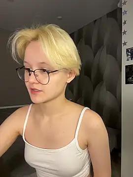 LuunaDorean online show from 02.04.26