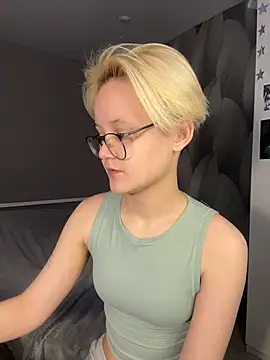 LuunaDorean online show from 02.19.26