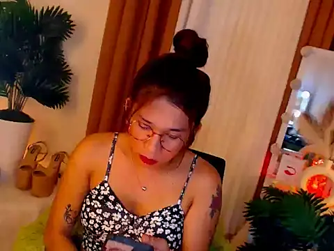 Snapshot of DianaRose69 chatting on 02.08.26 DianaRose69 online show from 02.08.26