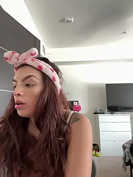 Snapshot of Mandygonewild chatting on 02.25.26 Mandygonewild online show from 02.25.26