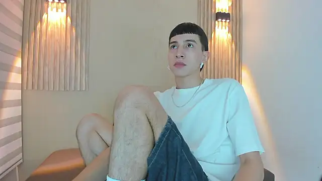 Snapshot of lian_cameron chatting on 02.13.26 lian cameron online show from 02.13.26