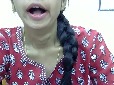 Snapshot of Kulsum_S chatting on 05.06.26 Kulsum S online show from 05.06.26