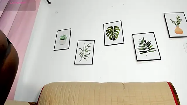 Snapshot of DomenicaW chatting on 02.11.26 DomenicaW online show from 02.11.26