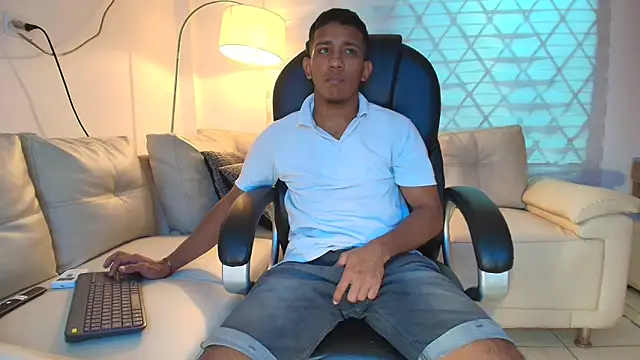 Snapshot of ricky_spensar23cm_ chatting on 04.05.26 ricky spensar23cm online show from 04.05.26