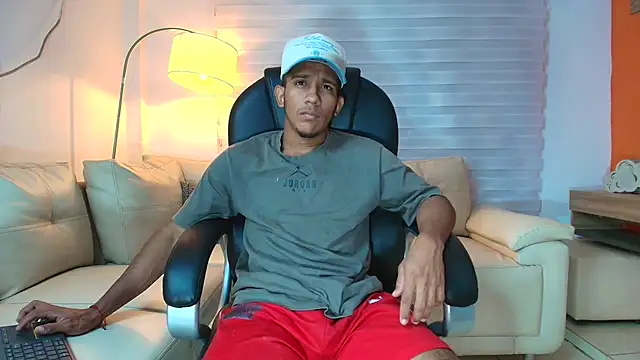 Snapshot of ricky_spensar23cm_ chatting on 04.15.26 ricky spensar23cm online show from 04.15.26