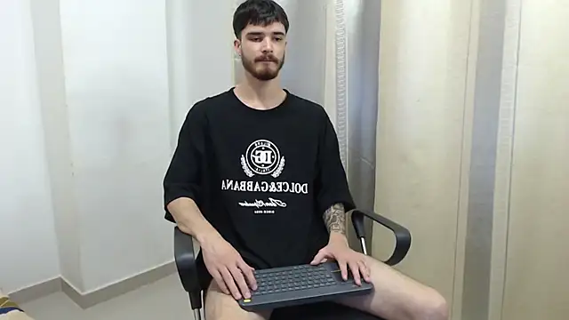 Snapshot of joseh0se chatting on 02.04.26 joseh0se online show from 02.04.26