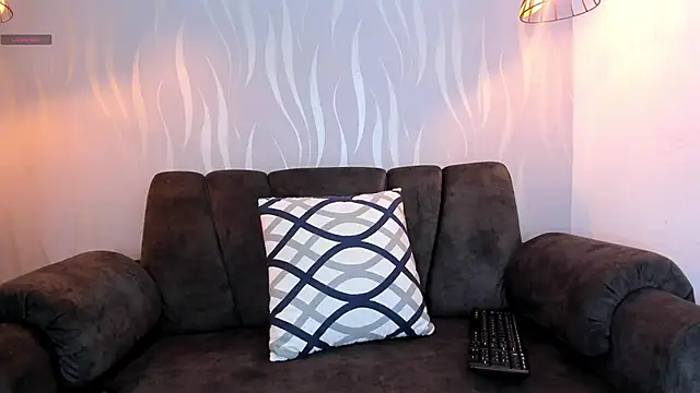 Snapshot of Naomy-lopez chatting on 02.14.26 Naomy-lopez online show from 02.14.26