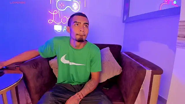 Snapshot of Rpoolrboy chatting on 02.04.26 Rpoolrboy online show from 02.04.26