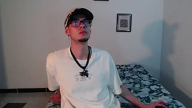 Snapshot of Vlad__night chatting on 02.25.26 Vlad night online show from 02.25.26