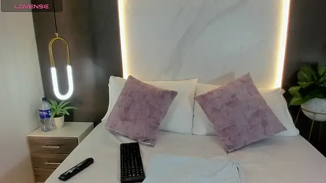 Snapshot of valeryn__rosse chatting on 02.03.26 valeryn rosse online show from 02.03.26