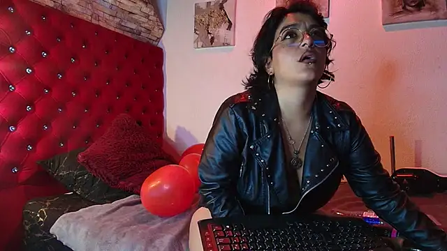 Snapshot of LillithSinclair_nom chatting on 02.24.26 LillithSinclair nom online show from 02.24.26