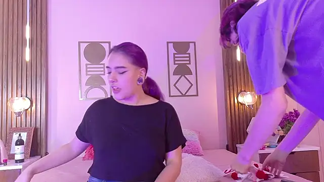 Snapshot of Hanna-Winchester chatting on 02.14.26 Hanna-Winchester online show from 02.14.26