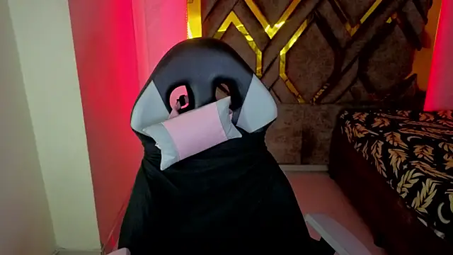 Snapshot of Luvienne chatting on 02.02.26 Luvienne online show from 02.02.26