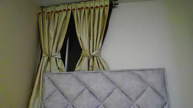 Snapshot of camila_star10 chatting on 04.22.26 camila star10 online show from 04.22.26