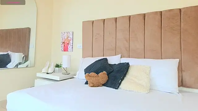 LANA LARSEN online show from 04.01.26