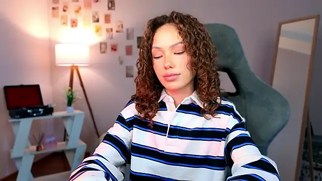 Snapshot of nexorine chatting on 02.17.26 nexorine online show from 02.17.26