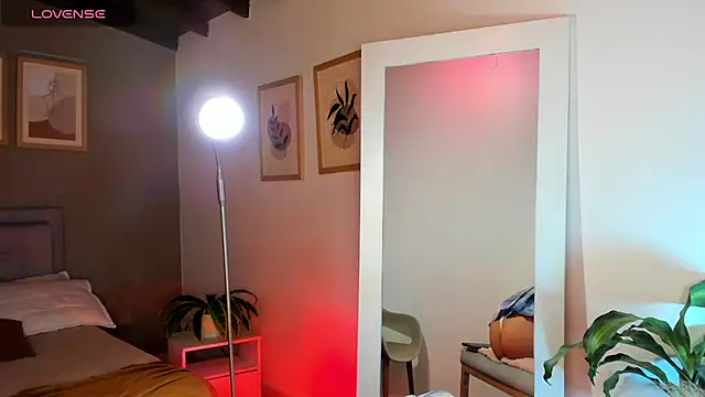 SalomeStorm  online show from 04.14.26