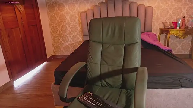 Red Scarlet16 online show from 04.22.26