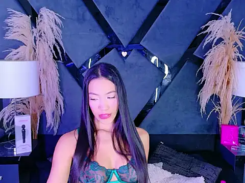 Snapshot of KylieWhitee chatting on 02.17.26 KylieWhitee online show from 02.17.26