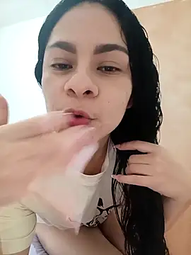 Snapshot of luna_pinky chatting on 02.14.26 luna pinky online show from 02.14.26