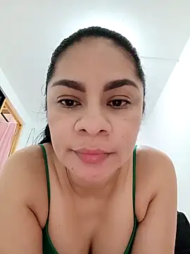 Snapshot of luna_pinky chatting on 02.18.26 luna pinky online show from 02.18.26