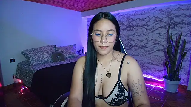 Snapshot of Camila_IRoose chatting on 06.19.26 Camila IRoose online show from 06.19.26